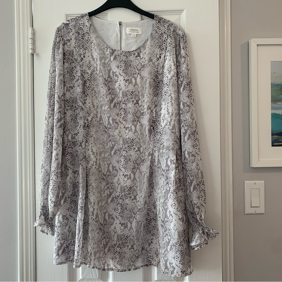 NWOT Seraphine Pintuck Flowy Snakeskin Maternity & Nursing Blouse - Picture 3 of 13